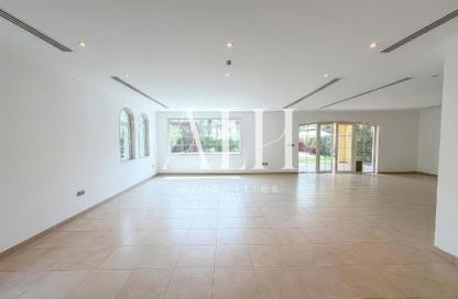 Villa - 4 - 5 for rent in District 3 - Jumeirah Park - Dubai