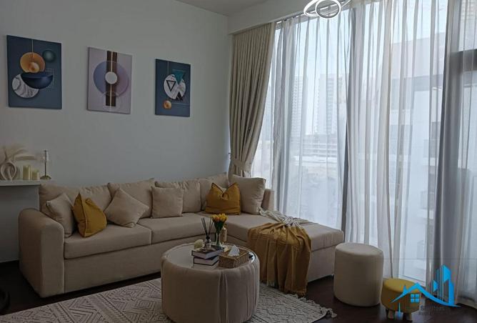 Fully Furnished 12 Cheque Vacant Prime Location photo 3