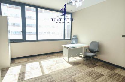 Business Centre - Studio - 7 Bathrooms for rent in Dar Al Salam Building - Corniche Road - Abu Dhabi