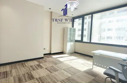 Business Centre - Studio - 7 Bathrooms for rent in Dar Al Salam Building - Corniche Road - Abu Dhabi