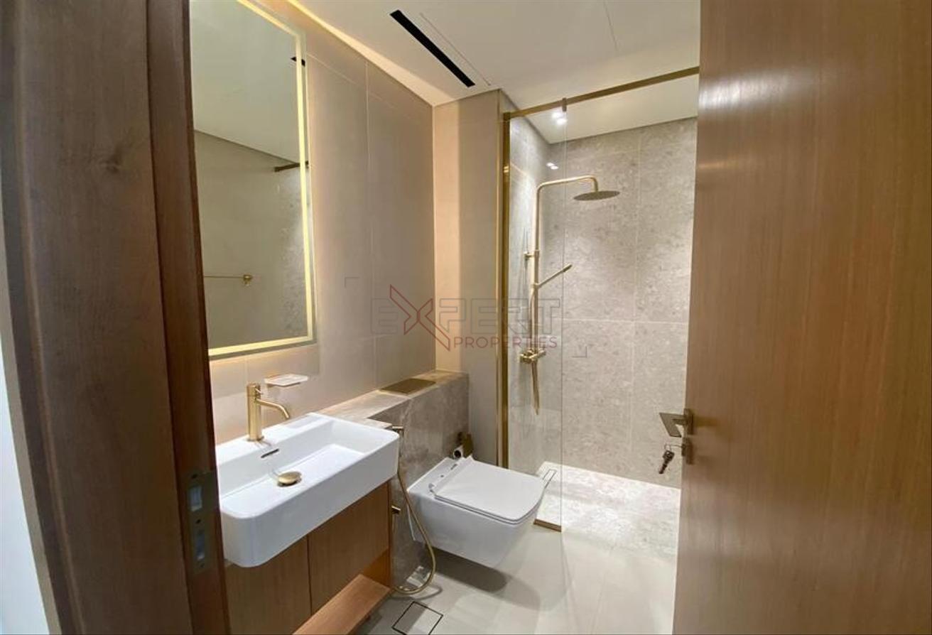 Furnished Apartment | Canal Views | Open Layout photo 11
