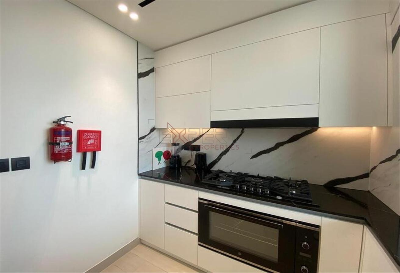 Furnished Apartment | Canal Views | Open Layout photo 5