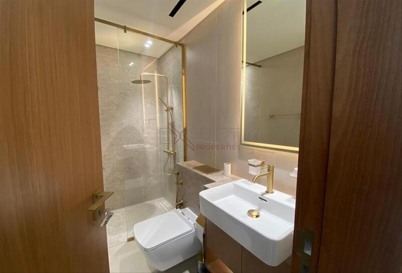 Furnished Apartment | Canal Views | Open Layout photo 13