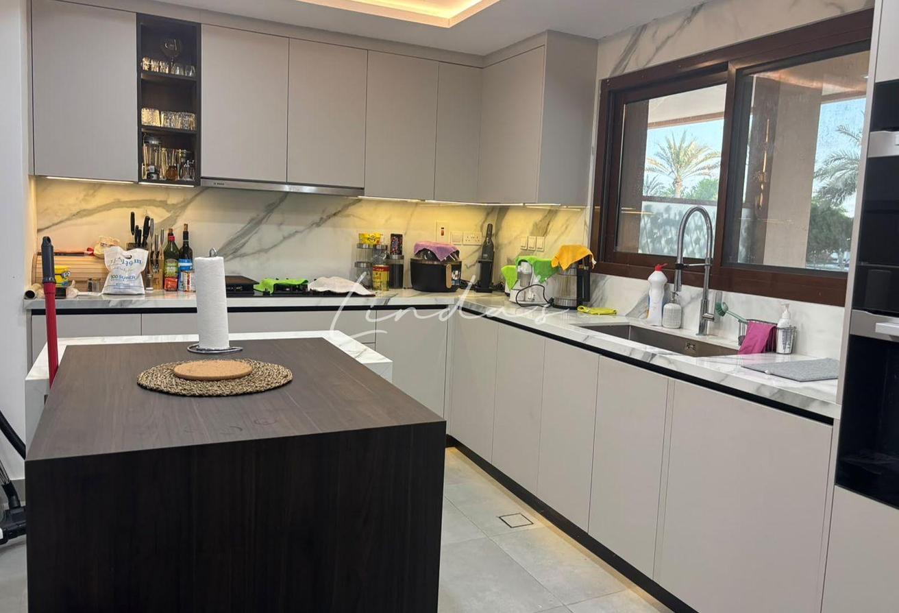 Ready To Move 4 bed | Fully furnished | Luxury photo 10