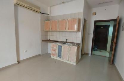 Apartment - Studio - 1 for rent in Fire Station Road - Muwaileh - Sharjah