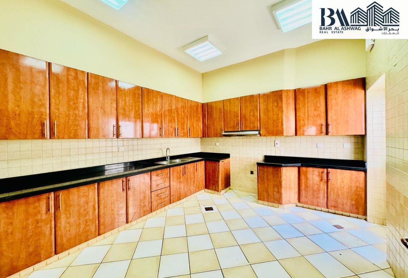 Spacious 3B/R+Maidroom Villa In Abu Hail Diera photo 5