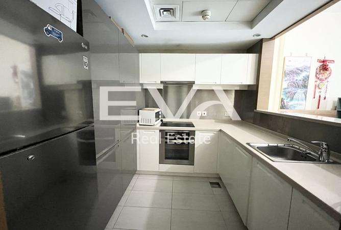 FURNISHED | VACANT MID SEP | LARGE LAYOUT photo 3