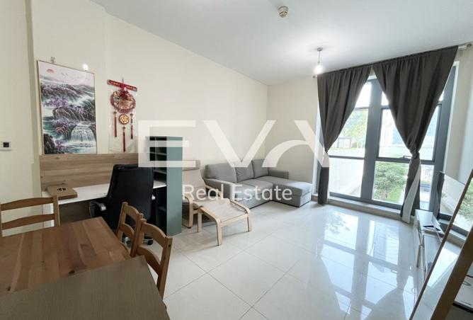FURNISHED | VACANT MID SEP | LARGE LAYOUT photo 2