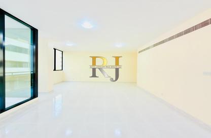 Apartment - 3 Bedrooms - 4 Bathrooms for rent in Golden Sands 7 - Al Mankhool - Bur Dubai - Dubai