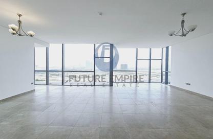 Apartment - 3 Bedrooms - 5 Bathrooms for rent in Airport Road Area - Al Garhoud - Dubai