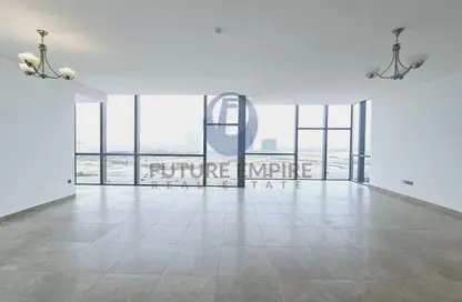 Apartment - 3 Bedrooms - 5 Bathrooms for rent in Airport Road Area - Al Garhoud - Dubai