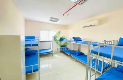 سكن الموظفين - استوديو - 8 حمامات للايجار في م-14 - مصفح الصناعية - مصفح - أبوظبي سكن الموظفين - استوديو - 8 حمامات للايجار في م-14 - مصفح الصناعية - مصفح - أبوظبي