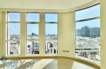 شقة - 3 غرف نوم - 4 حمامات للايجار في يونايتد سكوير - الخالدية - أبوظبي