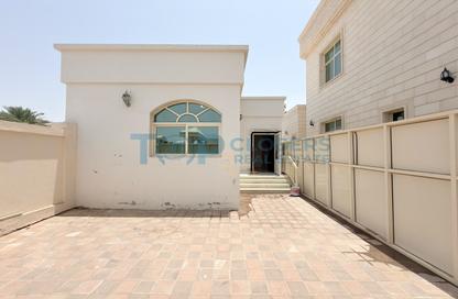 Villa - 2 Bedrooms - 2 Bathrooms for rent in Hai Al Wadi - Al Jimi - Al Ain