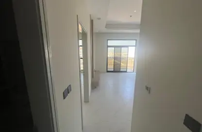 شقة - غرفة نوم - 2 حمامات للايجار في سيلفر بارك ريزيدنسي - المدينة العالمية المرحلة 2 - 4 الورسان - الورسان - دبي