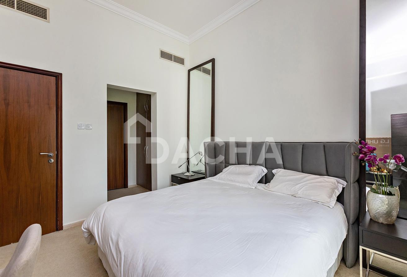 Vacant November | Full Lake view| Furnished photo 10