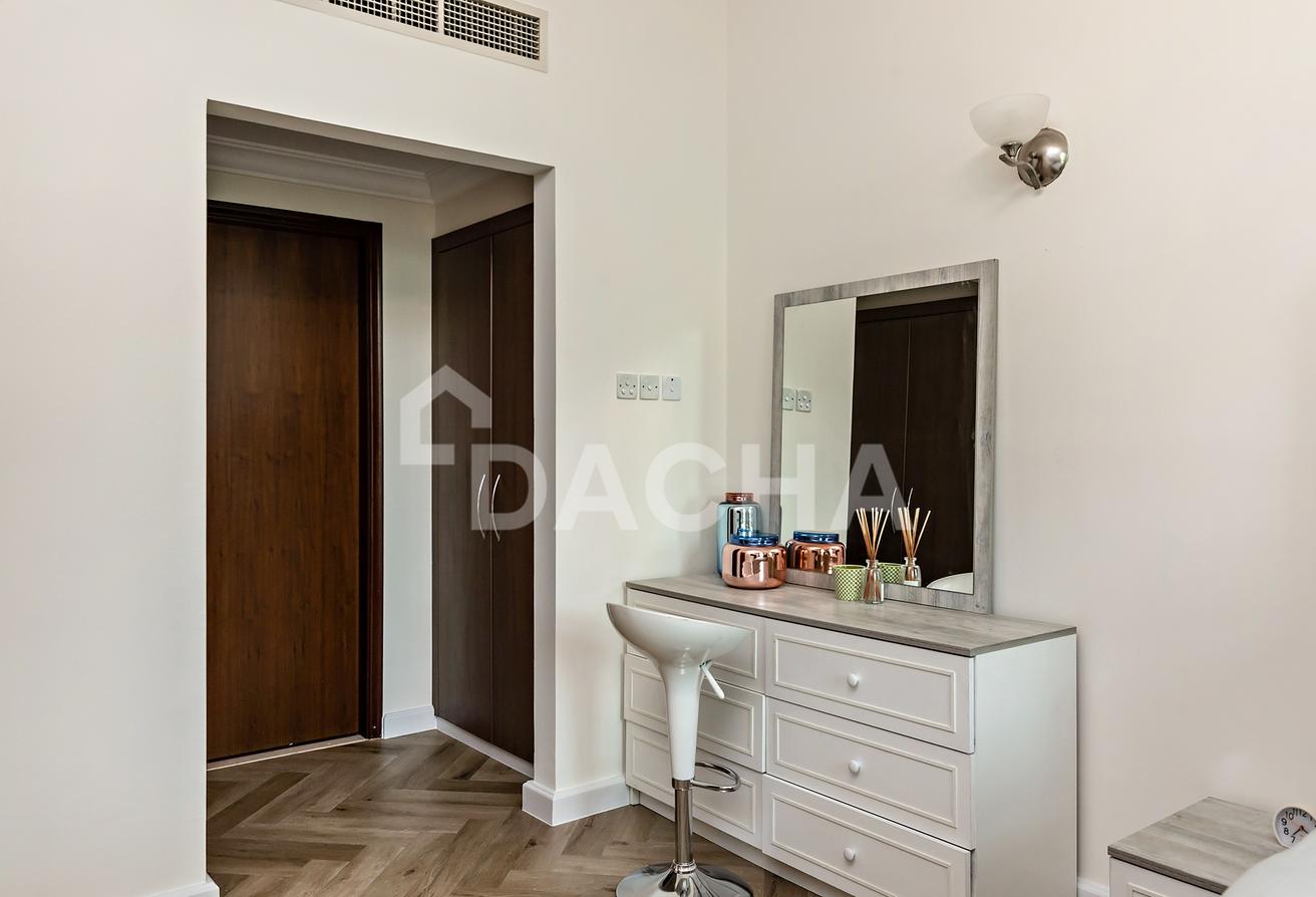 Vacant November | Full Lake view| Furnished photo 9