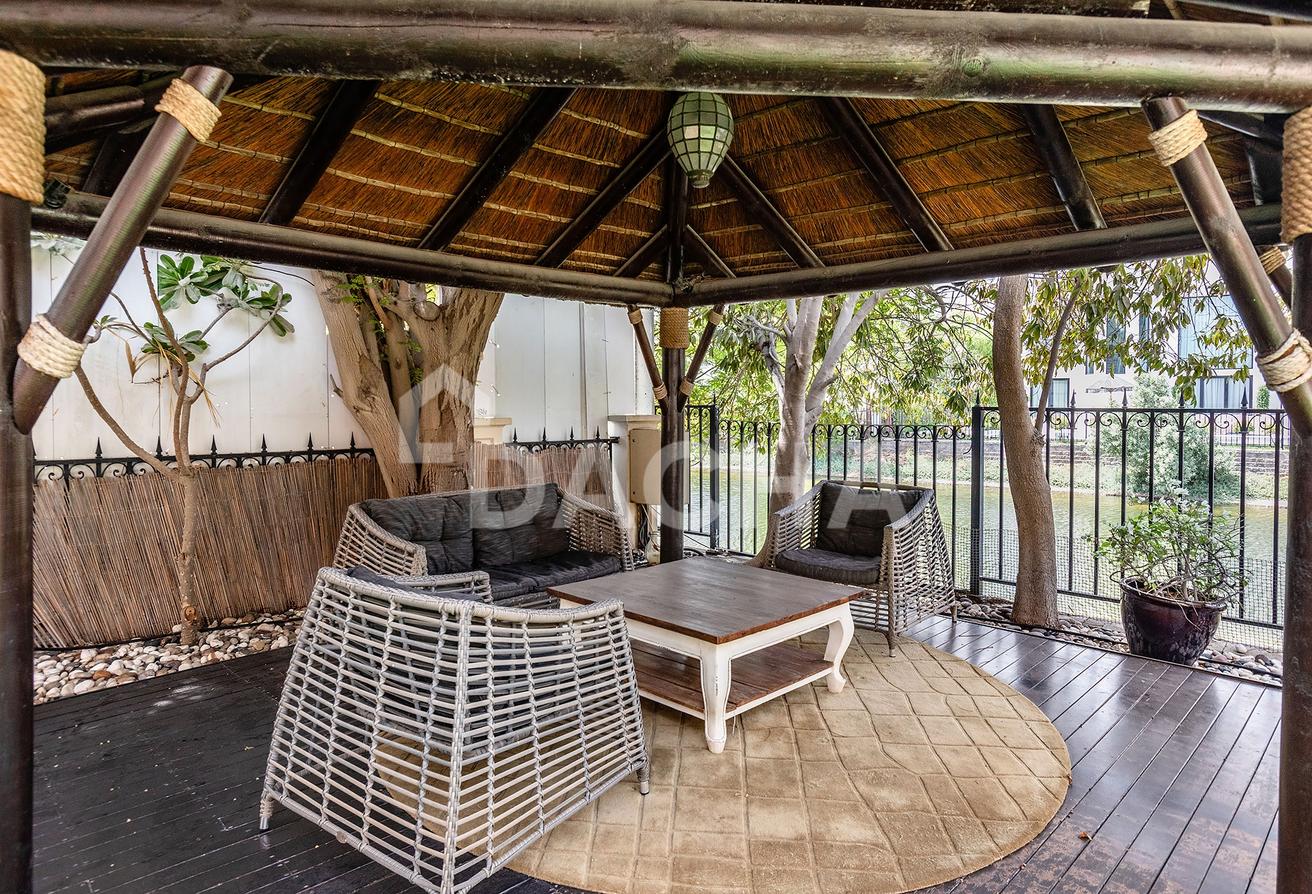 Vacant November | Full Lake view| Furnished photo 15