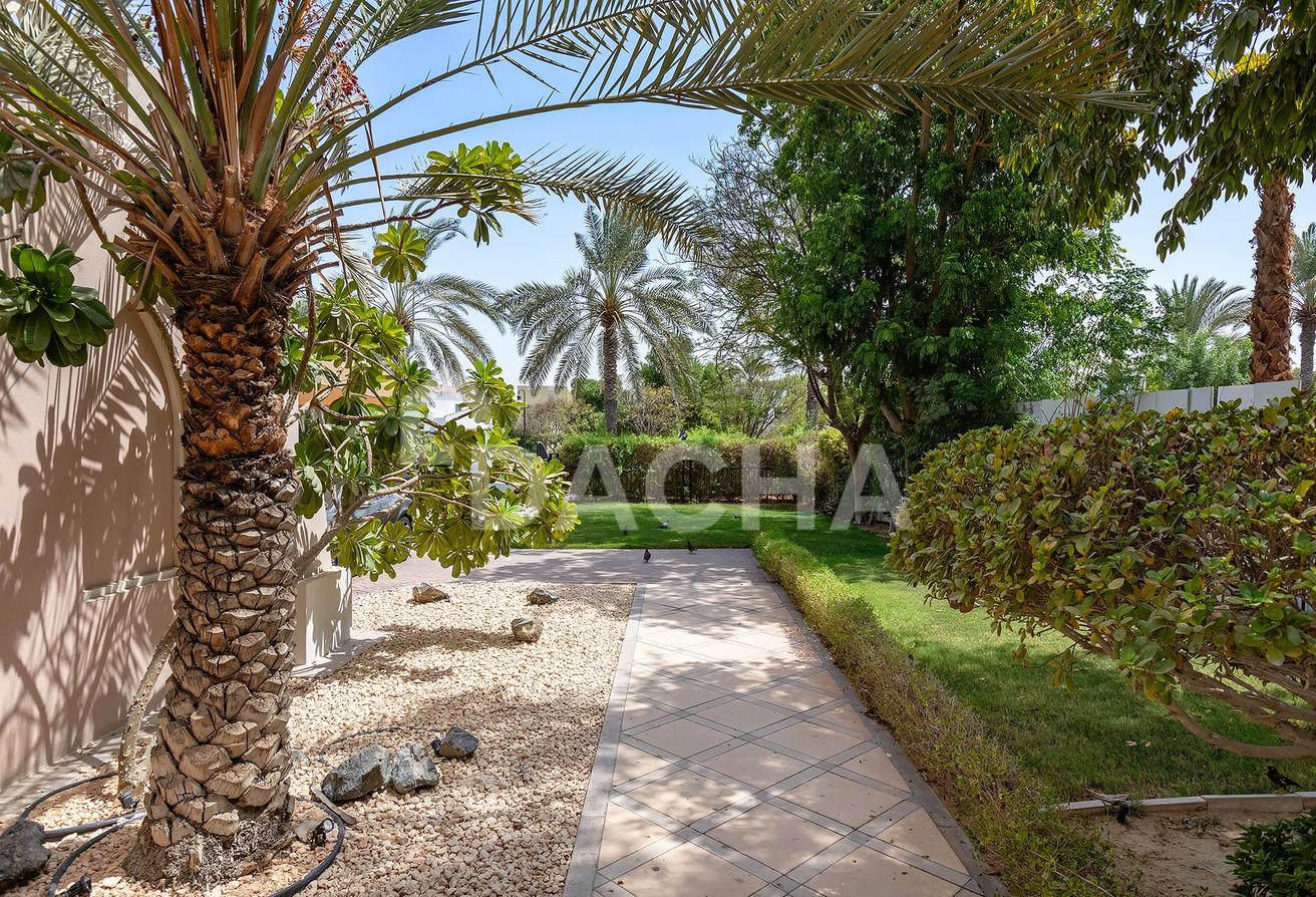 Vacant November | Full Lake view| Furnished photo 13