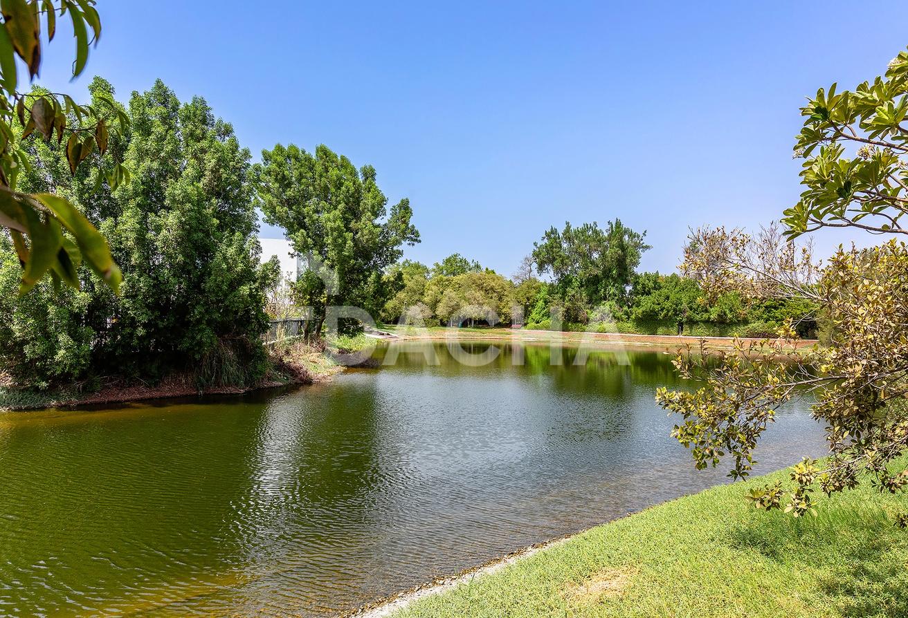 Vacant November | Full Lake view| Furnished photo 16