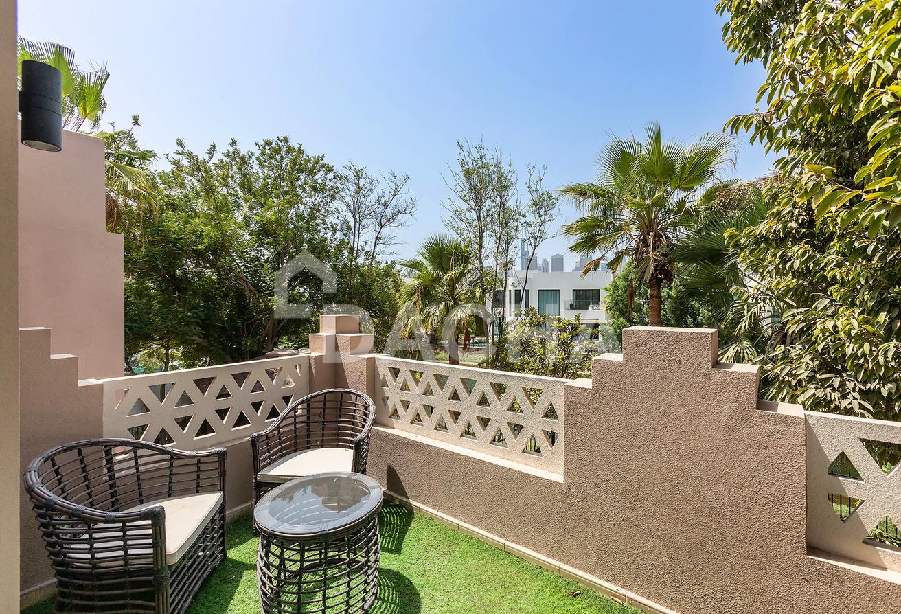 Vacant November | Full Lake view| Furnished photo 12