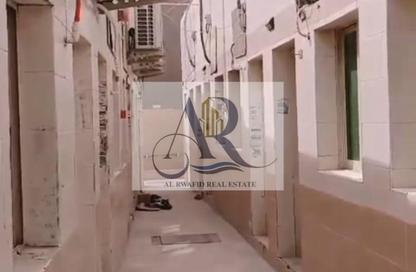 سكن عمال - استوديو - 8 حمامات للايجار في المنطقة الصناعية رقم 5 - المنطقة الصناعية بالشارقة - الشارقة