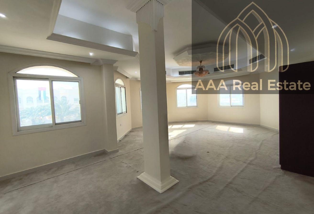 PRIME LOCATION | SPACIOUS GARDEN |LUXURIOUS VILLA photo 8