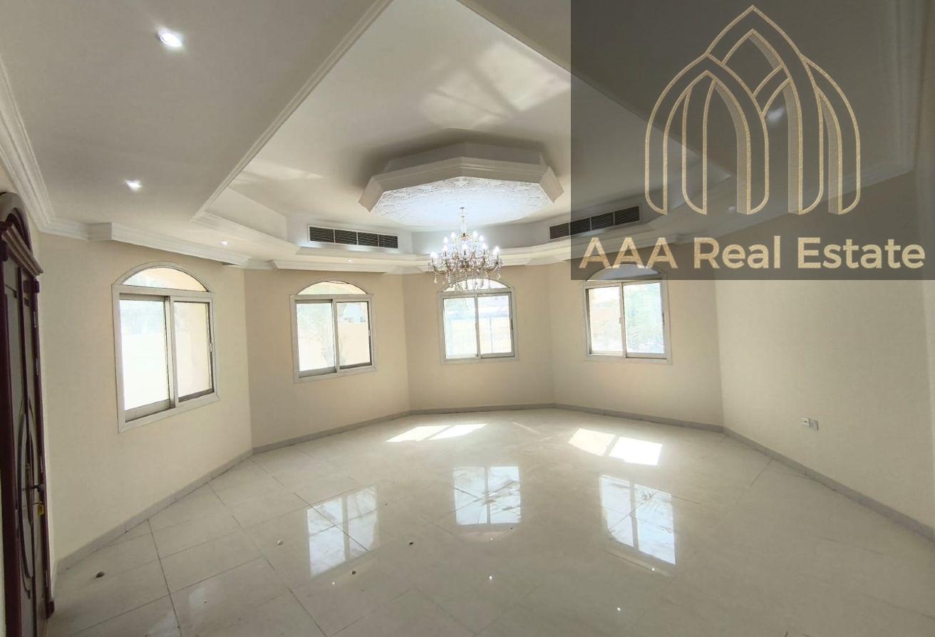 PRIME LOCATION | SPACIOUS GARDEN |LUXURIOUS VILLA photo 3