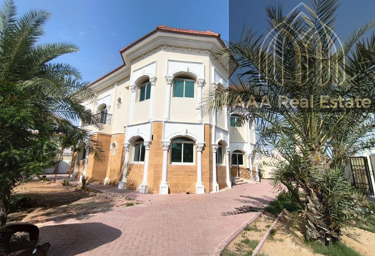 PRIME LOCATION | SPACIOUS GARDEN |LUXURIOUS VILLA photo 2