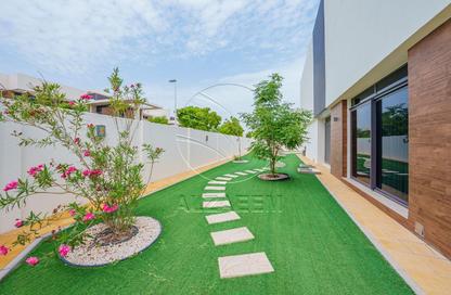 Villa - 5 Bedrooms - 6 Bathrooms for sale in West Yas - Yas Island - Abu Dhabi