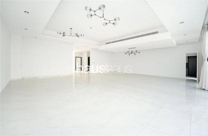 Villa - 5 Bedrooms - 6 Bathrooms for sale in District 7 - Jumeirah Park - Dubai