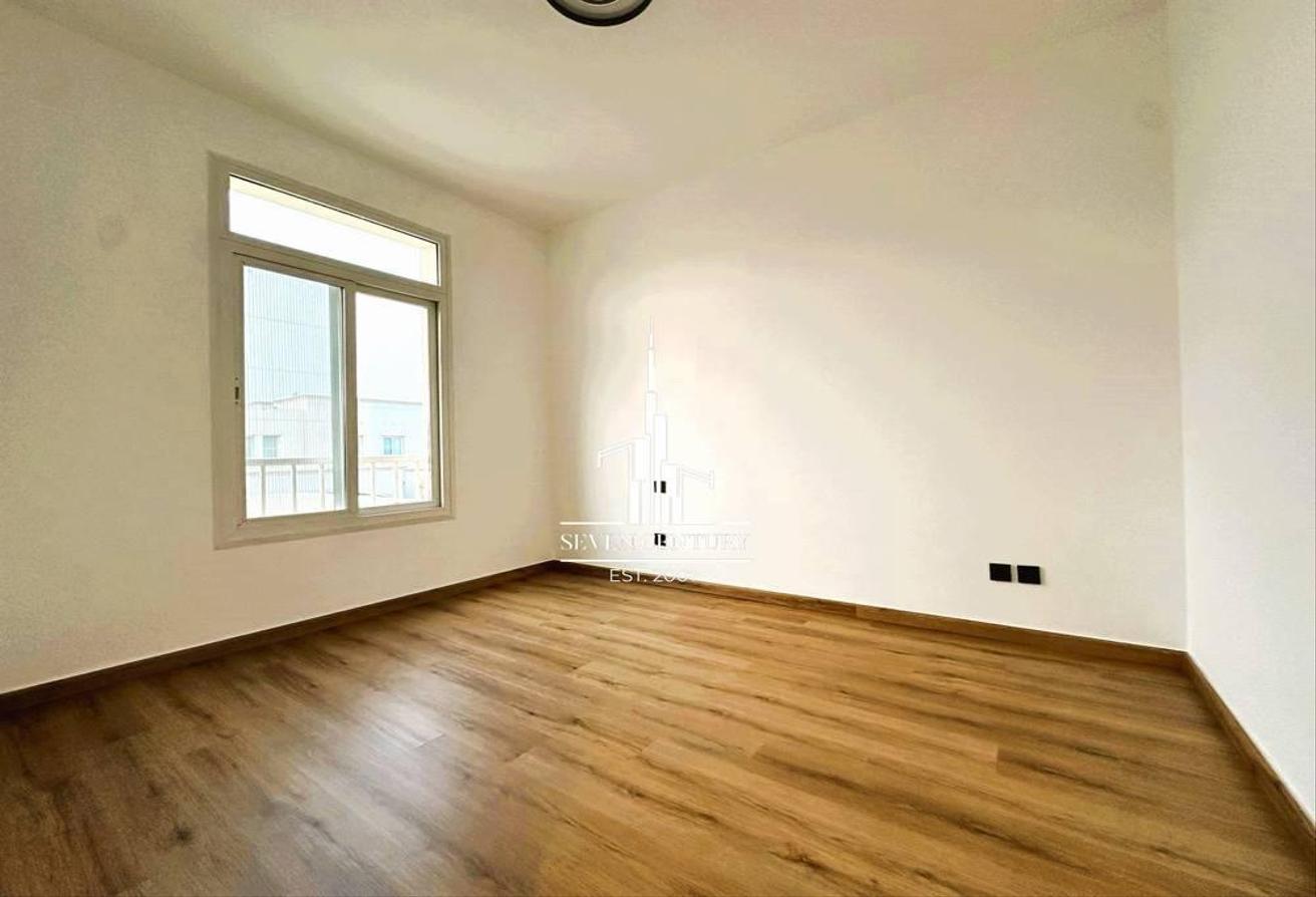 Full park & Pool View | Fully upgraded | Renovated photo 9
