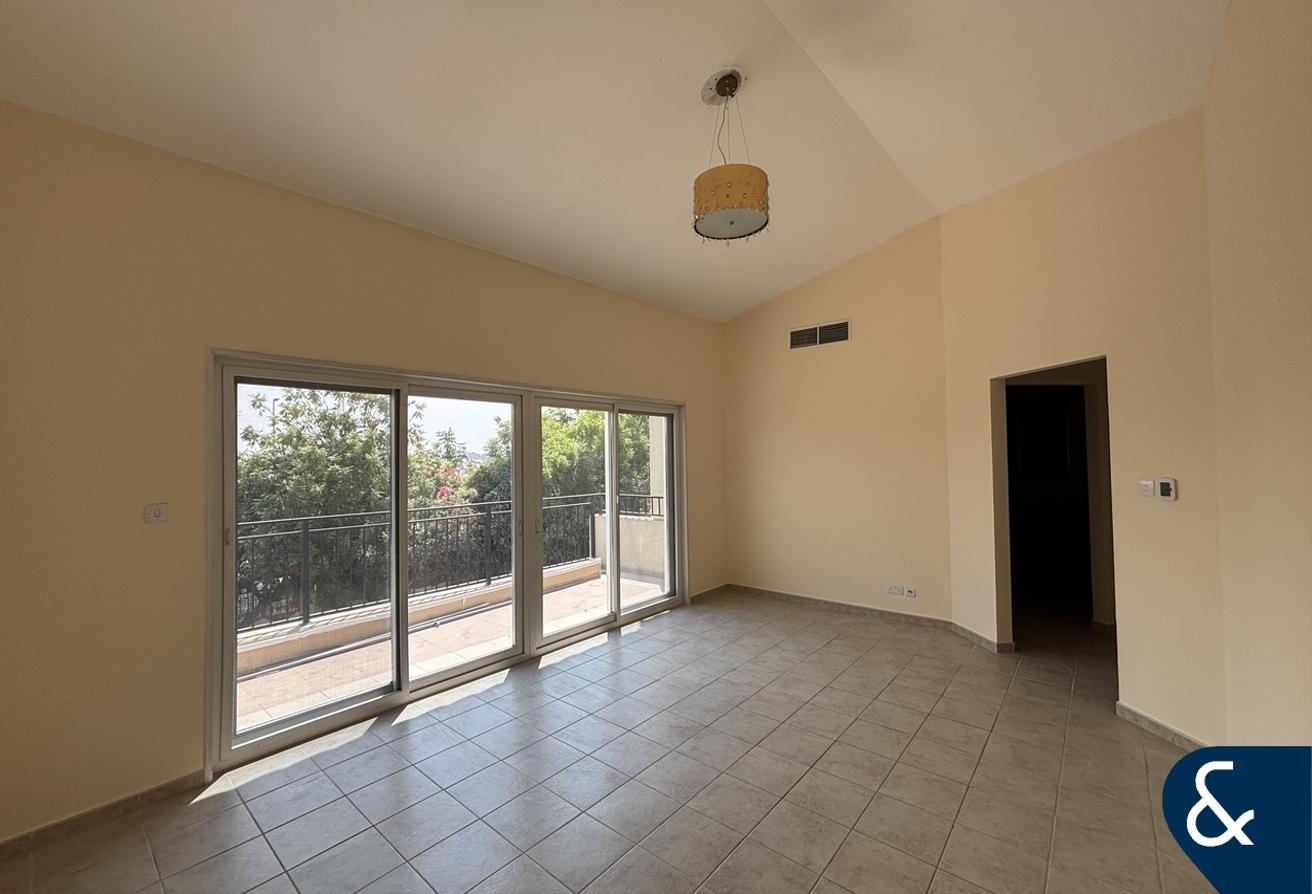 Exclusive | Vacant | Immaculate | 5 Bedrooms photo 14