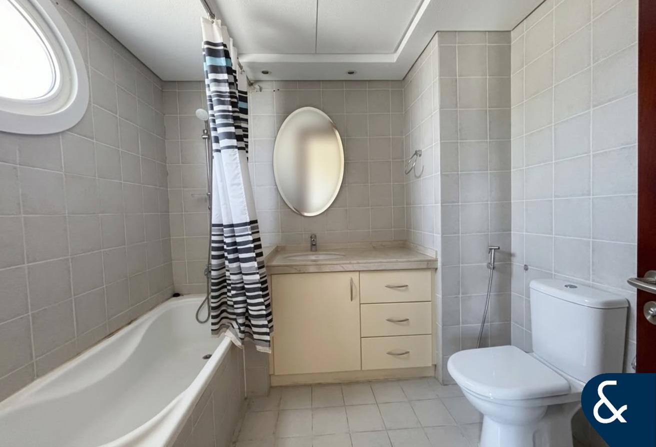Exclusive | Vacant | Immaculate | 5 Bedrooms photo 19