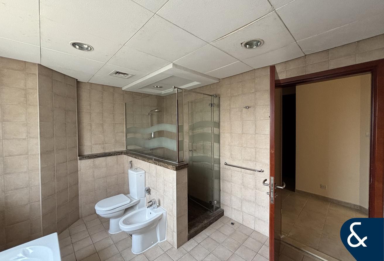 Exclusive | Vacant | Immaculate | 5 Bedrooms photo 17