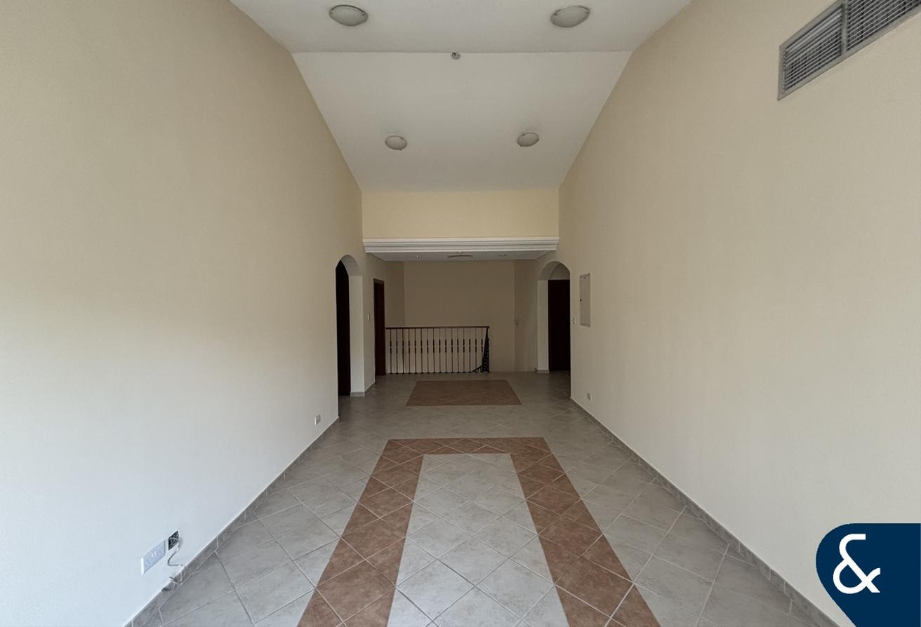 Exclusive | Vacant | Immaculate | 5 Bedrooms photo 13