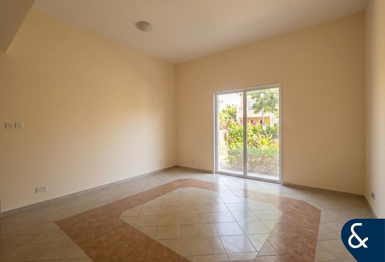 Exclusive | Vacant | Immaculate | 5 Bedrooms photo 7