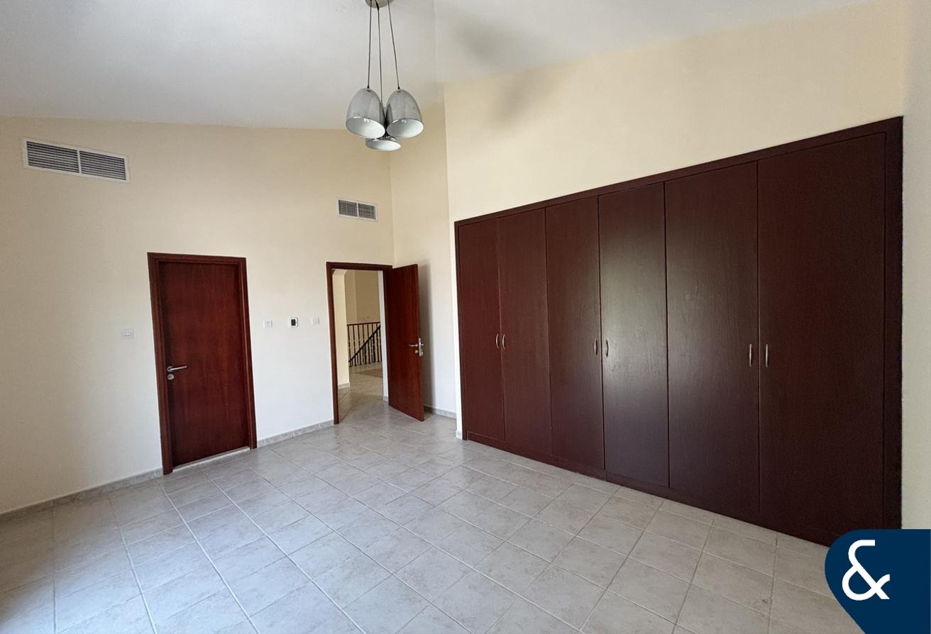 Exclusive | Vacant | Immaculate | 5 Bedrooms photo 18