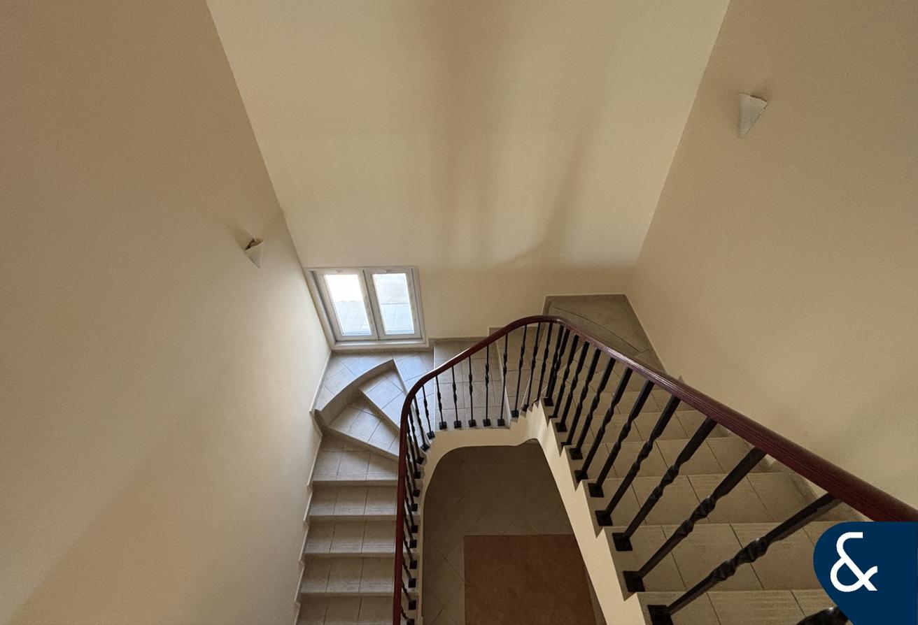 Exclusive | Vacant | Immaculate | 5 Bedrooms photo 12