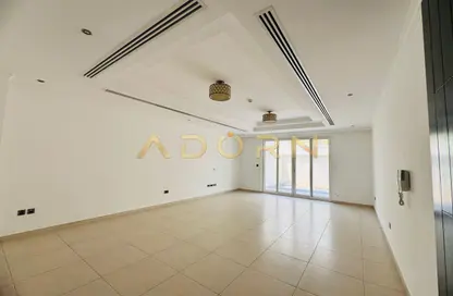 Villa - 5 Bedrooms - 6 Bathrooms for rent in Umm Suqeim 2 - Umm Suqeim - Dubai Villa - 5 Bedrooms - 6 Bathrooms for rent in Umm Suqeim 2 - Umm Suqeim - Dubai
