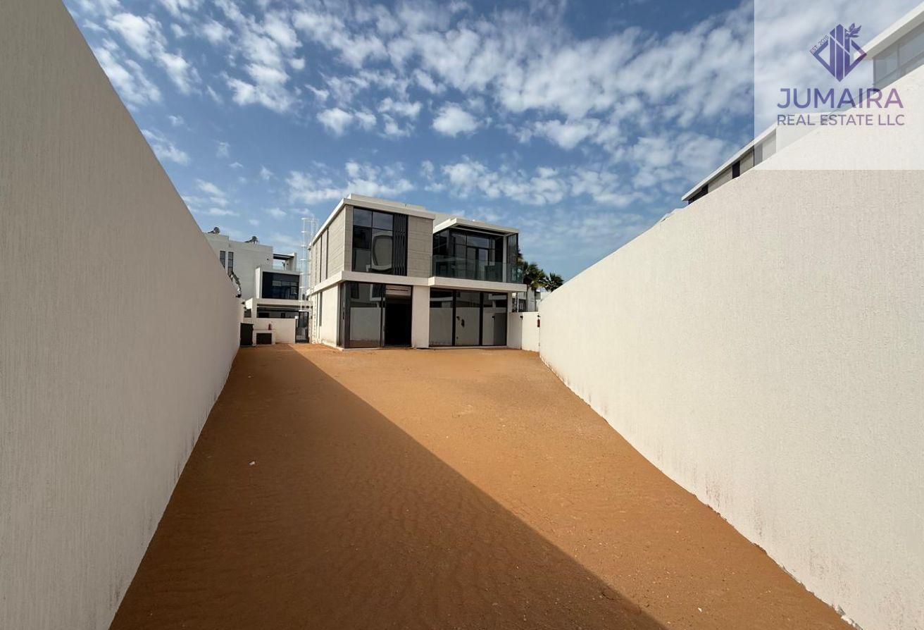 Beachside I Luxury 4BR Villa | Massive Garden .