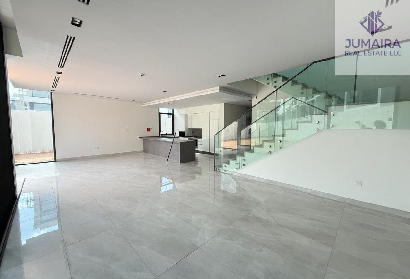 Beachside I Luxury 4BR Villa | Massive Garden .
