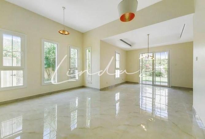 73857073 - Property Image 2