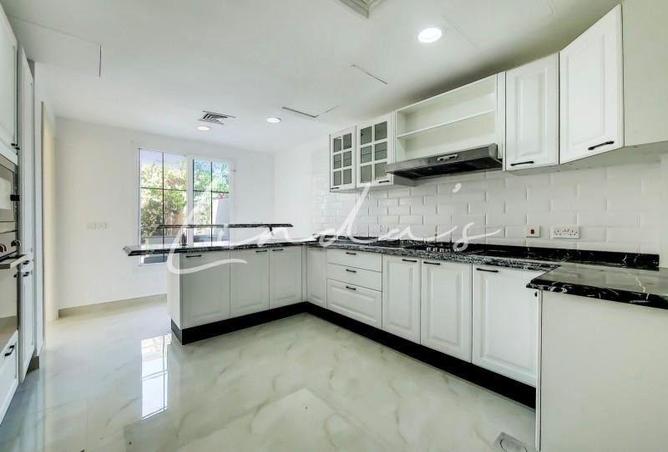 73857073 - Property Image 3