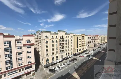 شقة - 2 غرف نوم - 2 حمامات للايجار في مجمع مويلح - تجارية مويلح - الشارقة