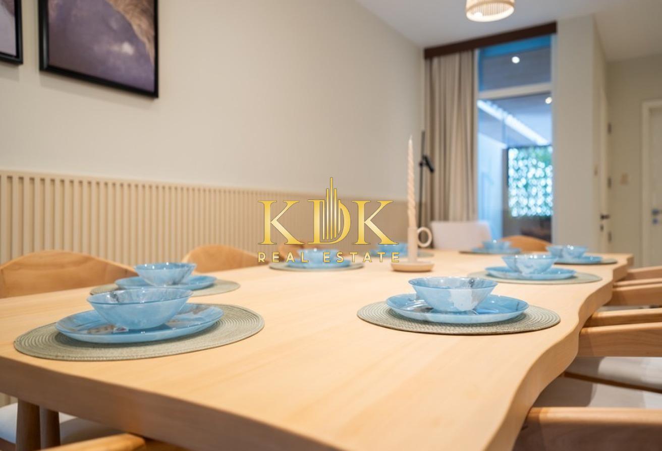 Fully Furnished | Upgraded Villa | Park View photo 9