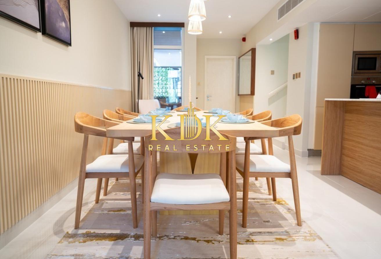 Fully Furnished | Upgraded Villa | Park View photo 4
