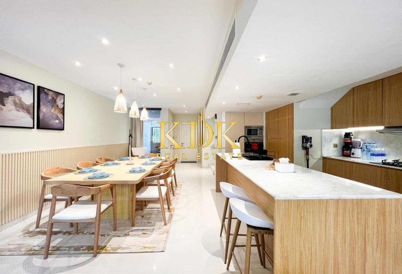 Fully Furnished | Upgraded Villa | Park View photo 5