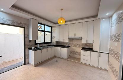 Villa - 4 - 5 for rent in Al Zaheya Gardens - Al Zahya - Ajman