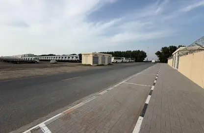أرض - استوديو للايجار في المنطقة الصناعية رقم 17 - المنطقة الصناعية بالشارقة - الشارقة